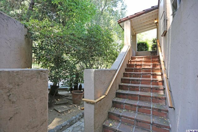 Property Photo:  990 S San Rafael Avenue  CA 91105 