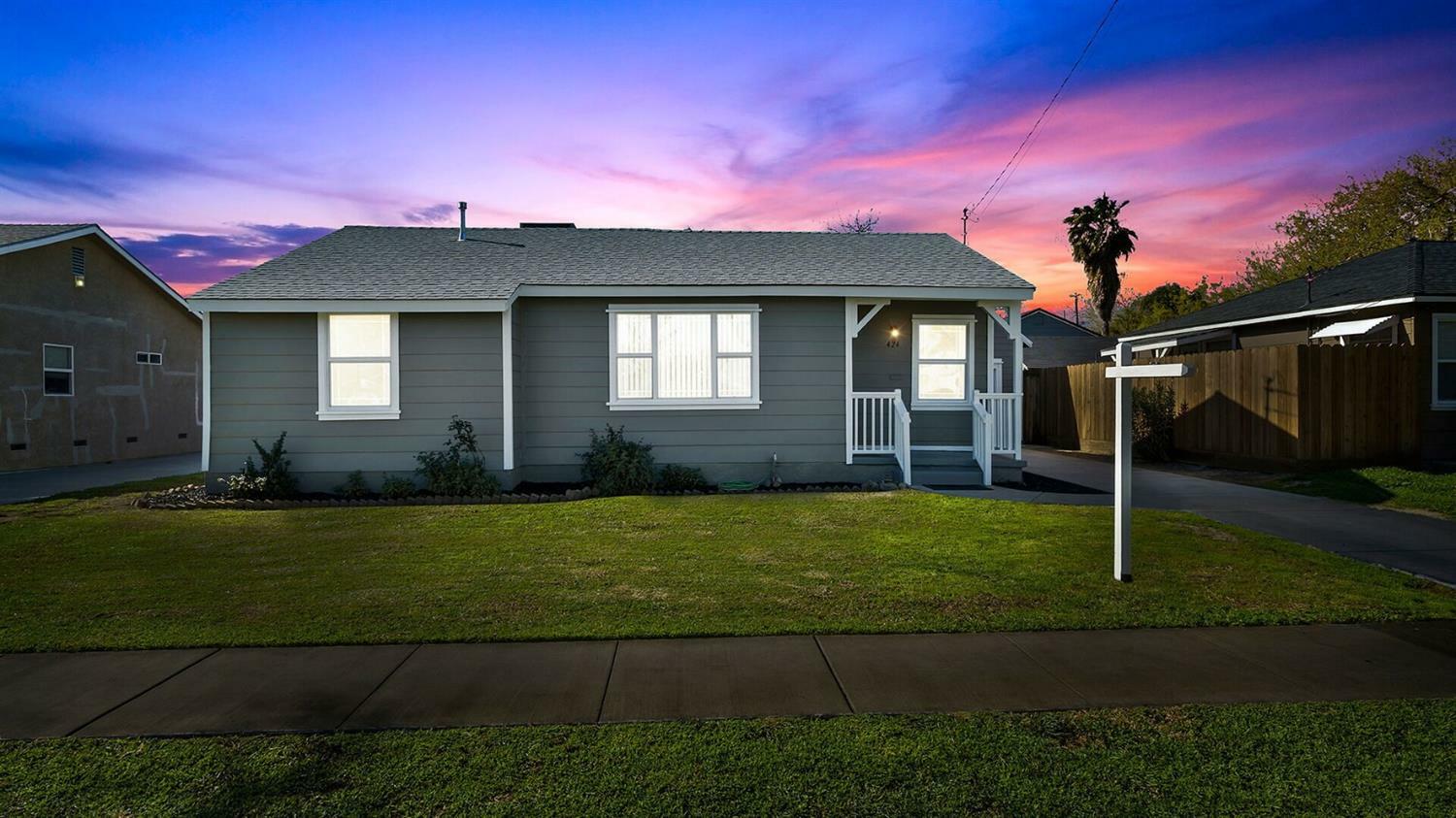 Property Photo:  424 W 10th Street  CA 95376 