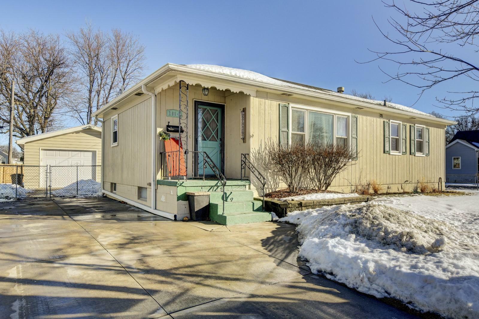 Property Photo:  2804 E Avenue E  IA 51501 