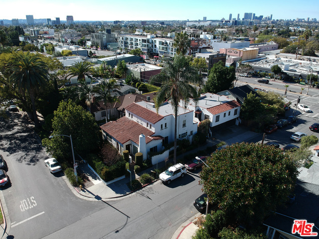 Property Photo:  861  N Orange Grove Ave  CA 90046 