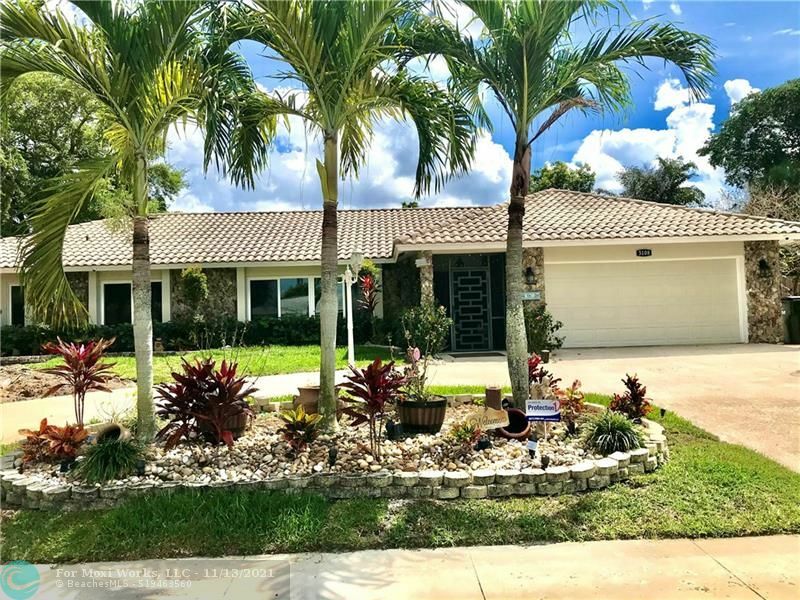 Property Photo:  3108 Lakeview Blvd  FL 33445 