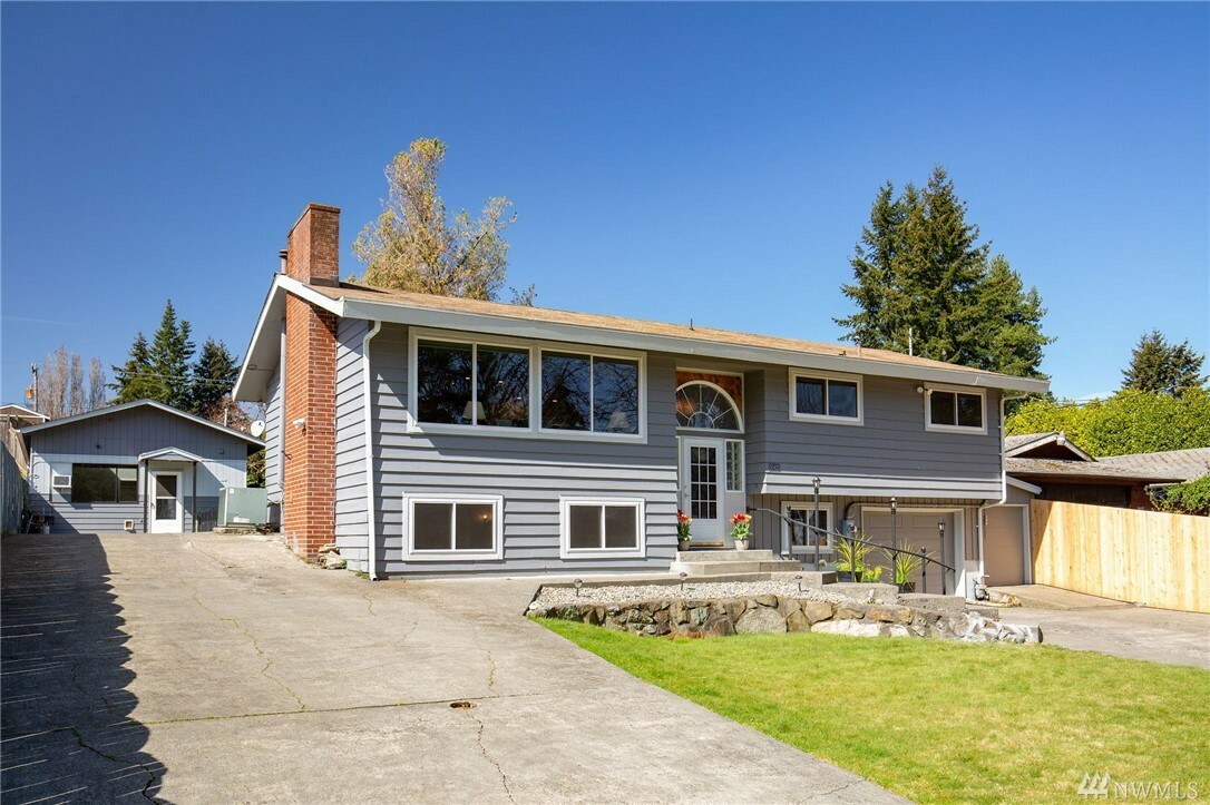 Property Photo:  10425 25th Ave SW  WA 98146 