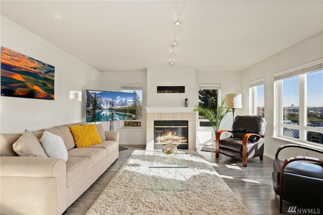 Property Photo: 2419 8th Ave N 301 WA 98109