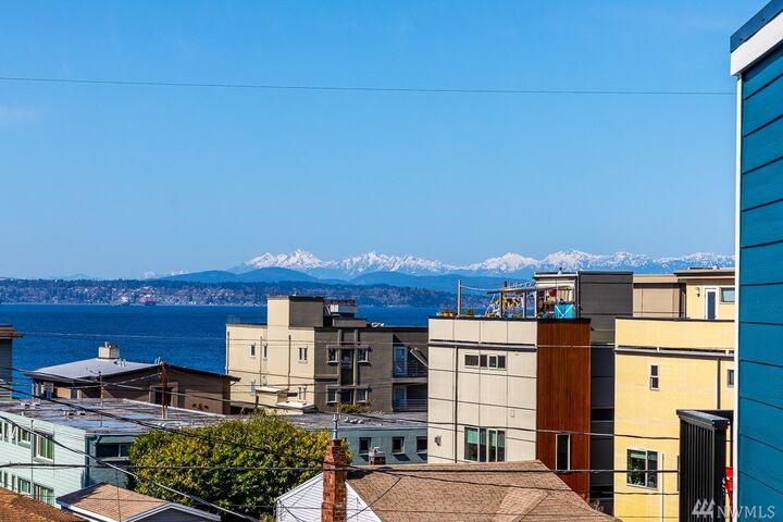 Property Photo:  4114 58th Place SW 4  WA 98116 