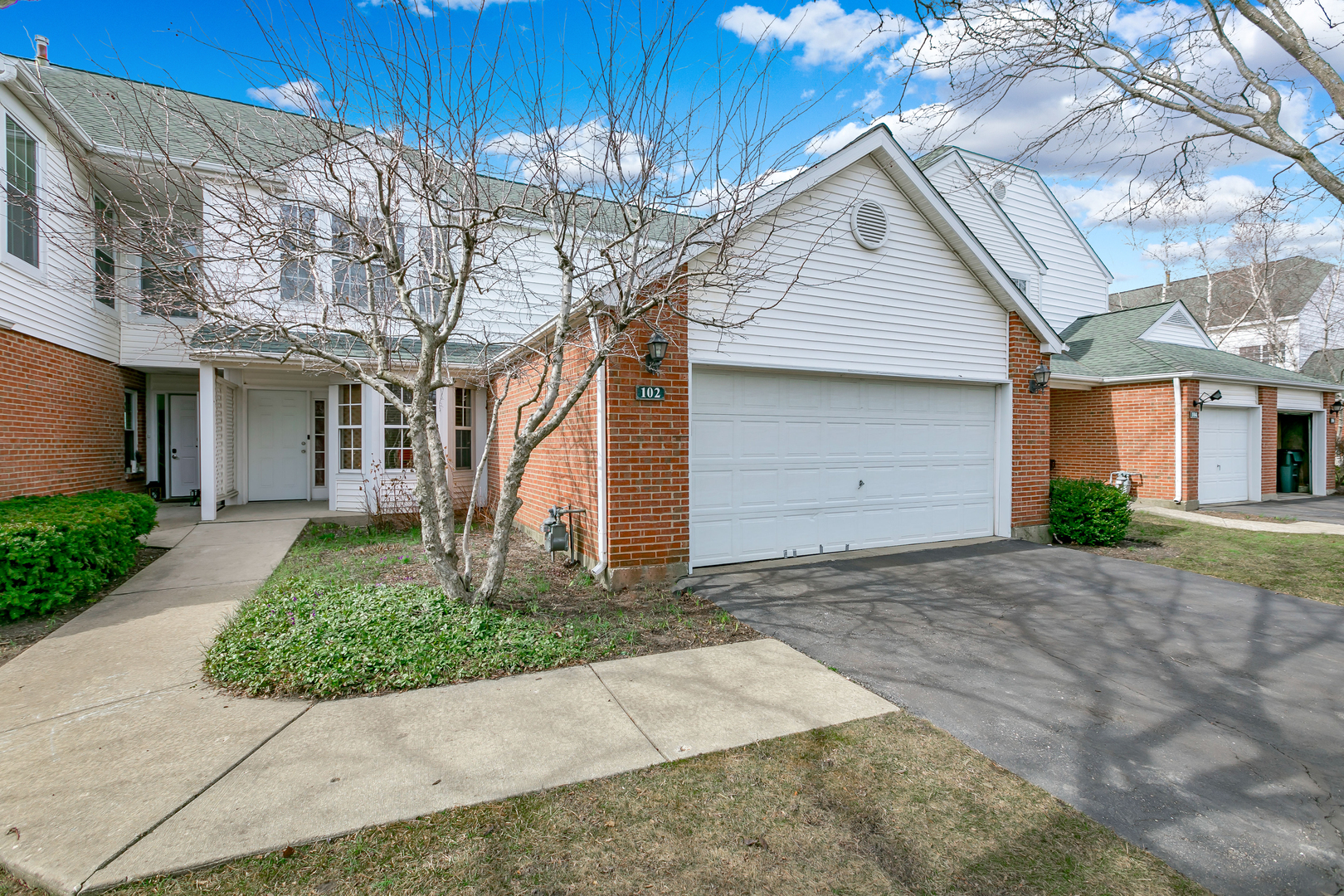 Property Photo:  102 Woodbury Lane  IL 60044 