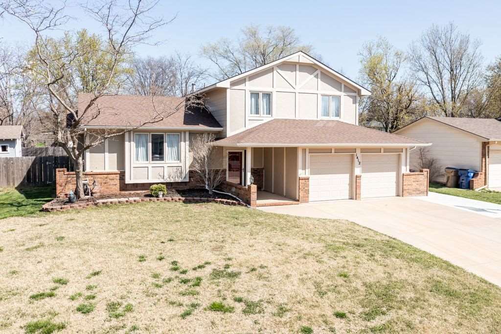 Property Photo:  1412 E Maple St  KS 67037 