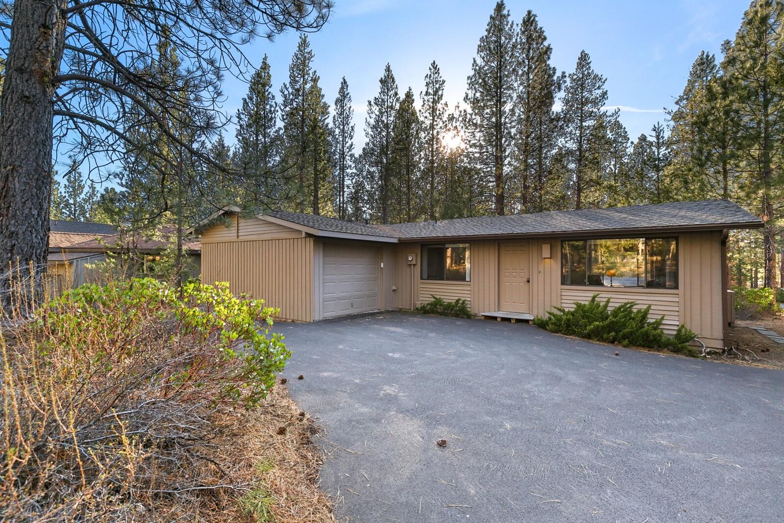 Property Photo:  57091 Hare Lane  OR 97707 