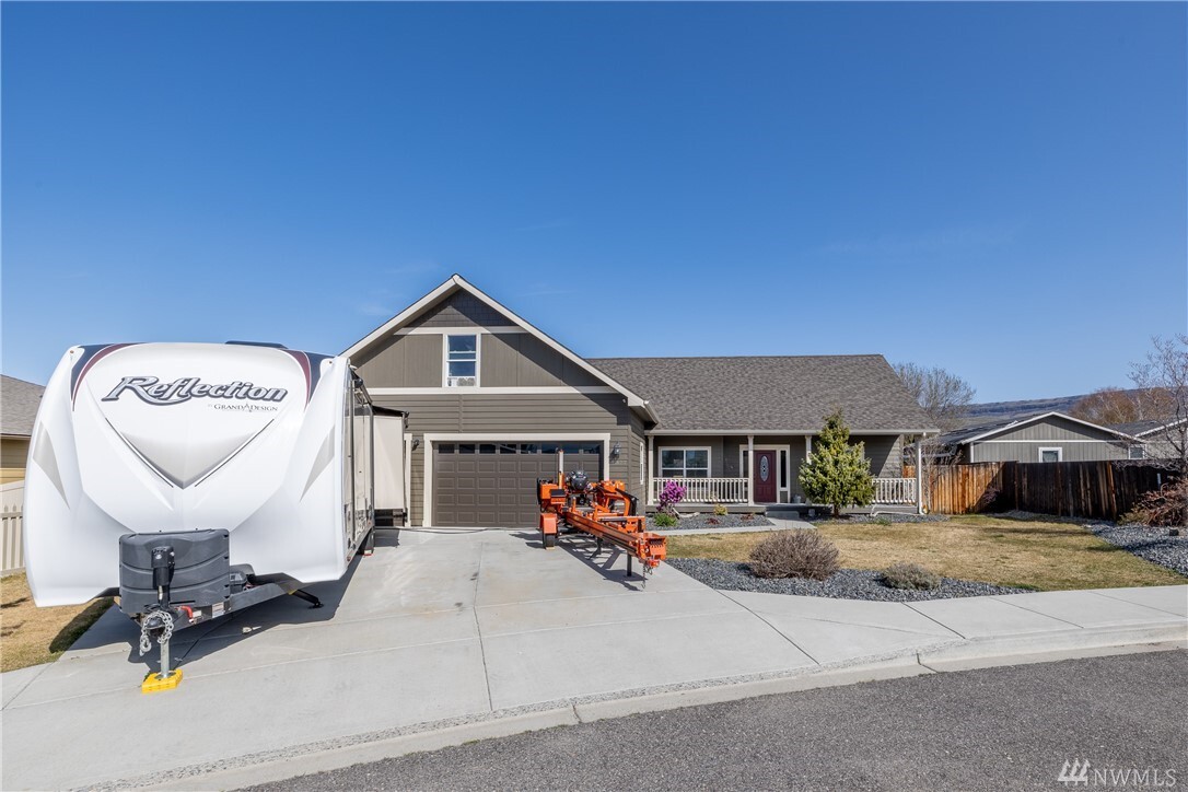 Property Photo:  2377 Talon St NE  WA 98802 