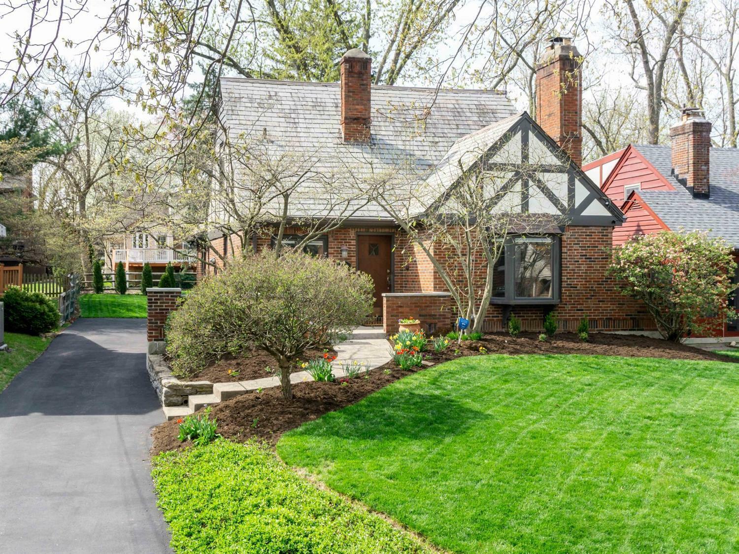 Property Photo: 2515 Briarcliffe Ave OH 45212