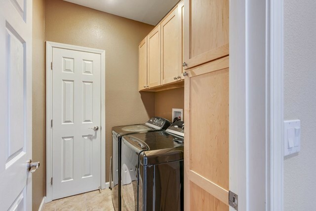 Property Photo:  