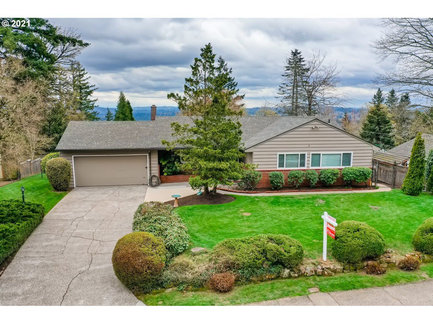 Property Photo: 1100 SW Mitchell St OR 97239