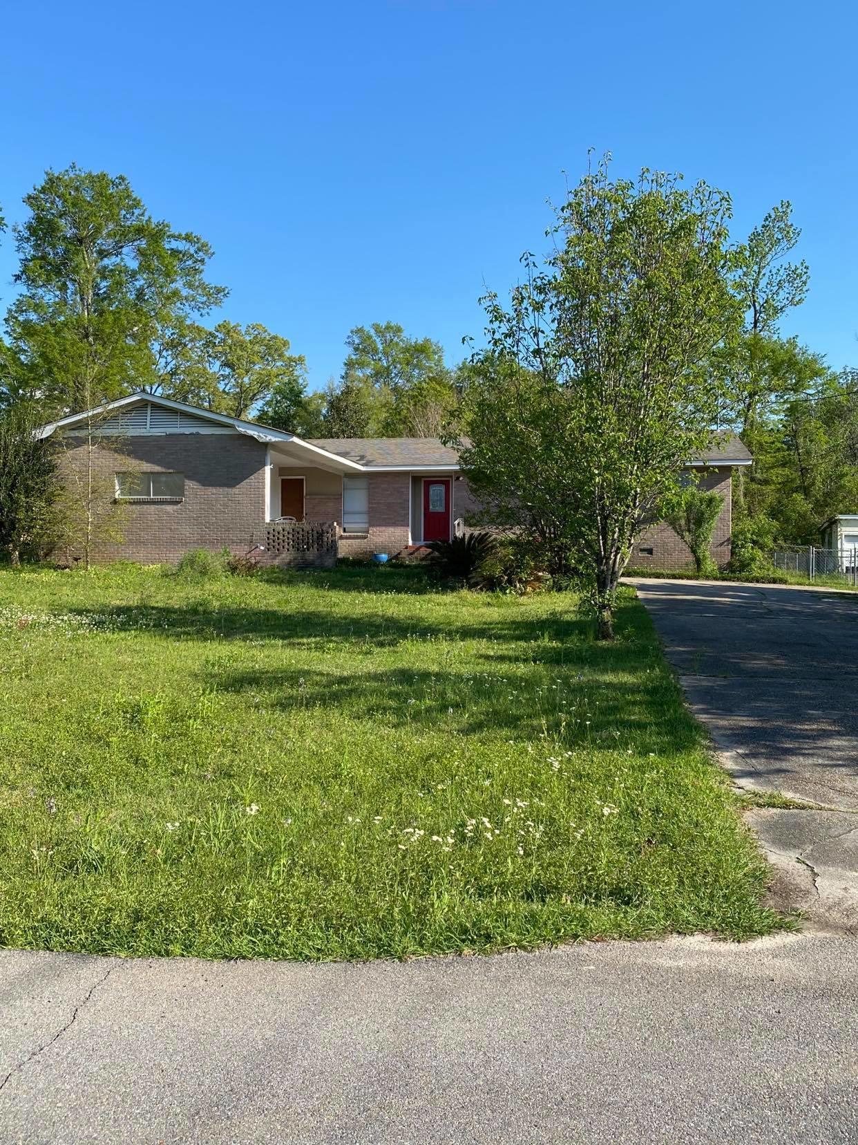 Property Photo: 106 Clark Ave MS 39402