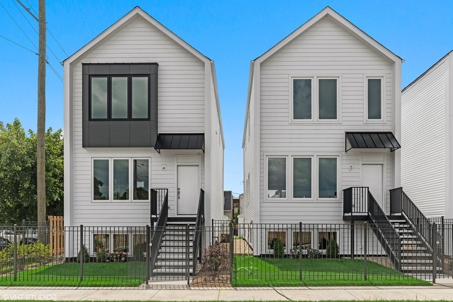 Property Photo: 2509 W Fillmore Street IL 60612