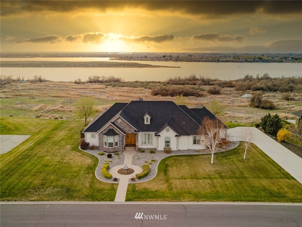 Property Photo: 8852 Dune Lake Road SE WA 98837