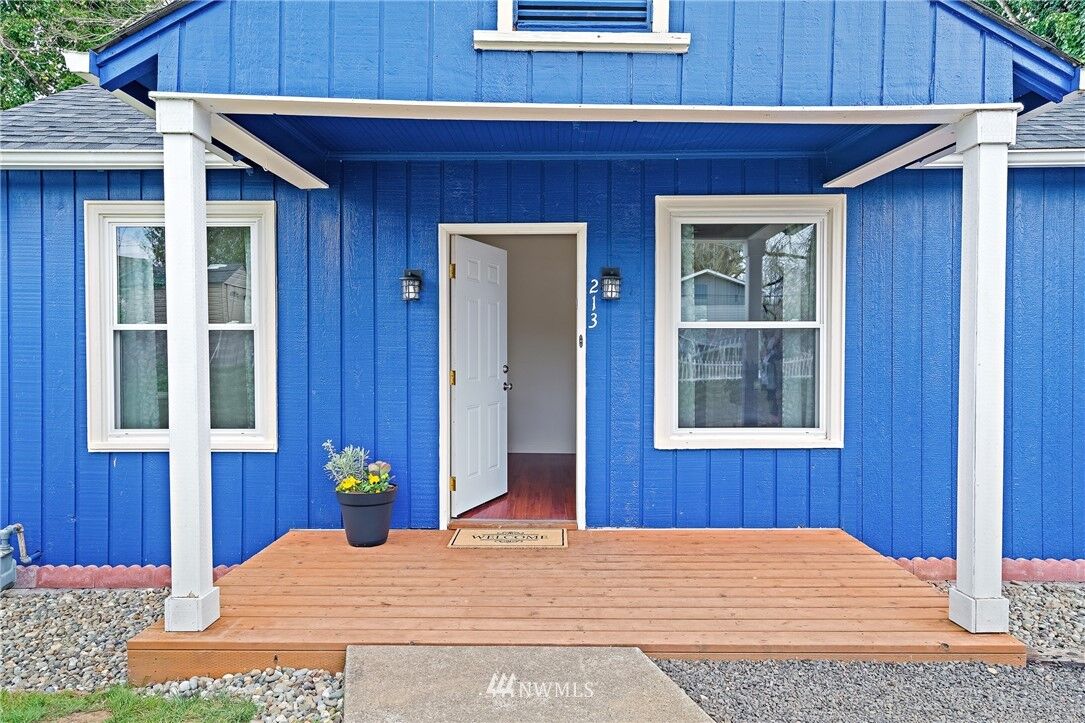 Property Photo:  213  Rockwell Avenue  WA 98366 