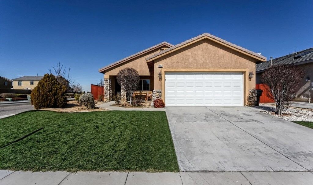 Property Photo: 16702 Hastings Place CA 92395