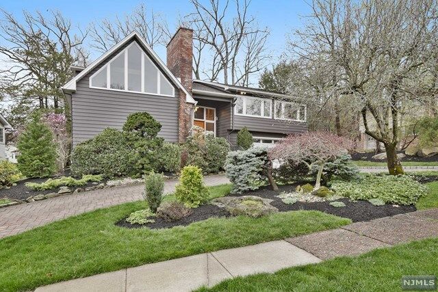 Property Photo:  69 Fairway Avenue  NJ 07044 