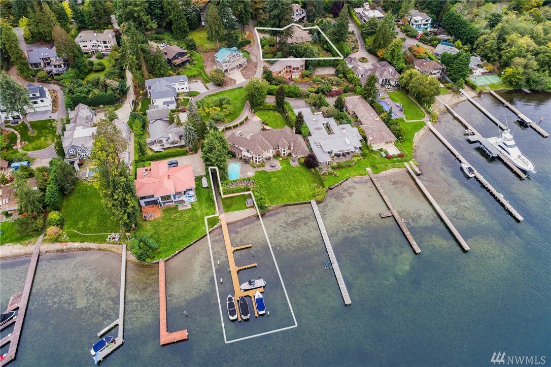 Property Photo: 8456 N Mercer Wy WA 98040