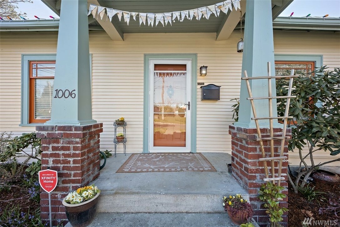 Property Photo: 1006 N Washington St WA 98406