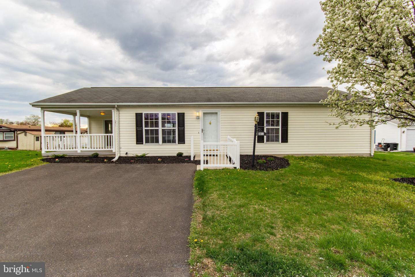 Property Photo:  3011 Inkberry Cir N  PA 19454 