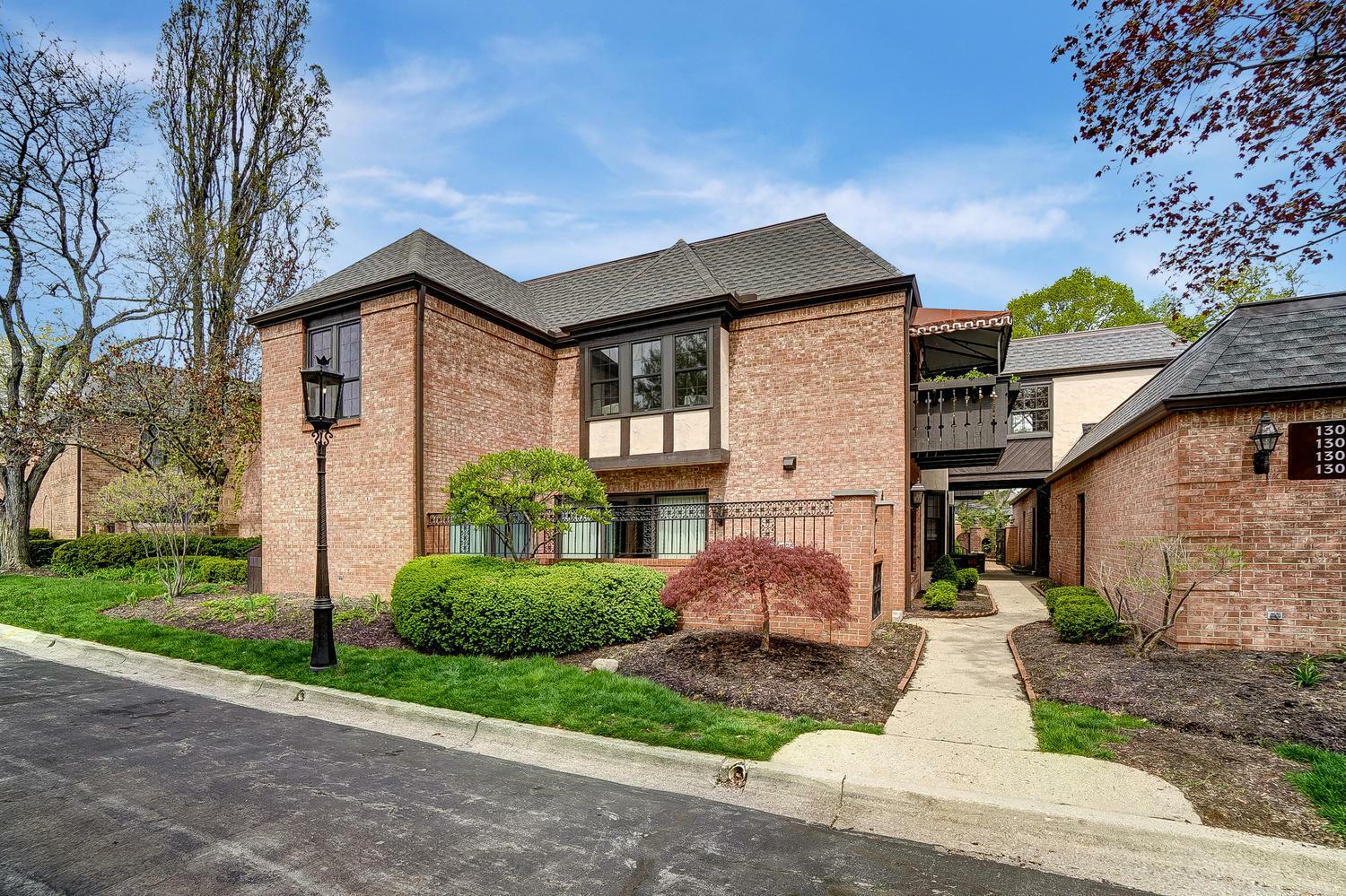 Property Photo: 1302 La Rochelle Drive OH 43221