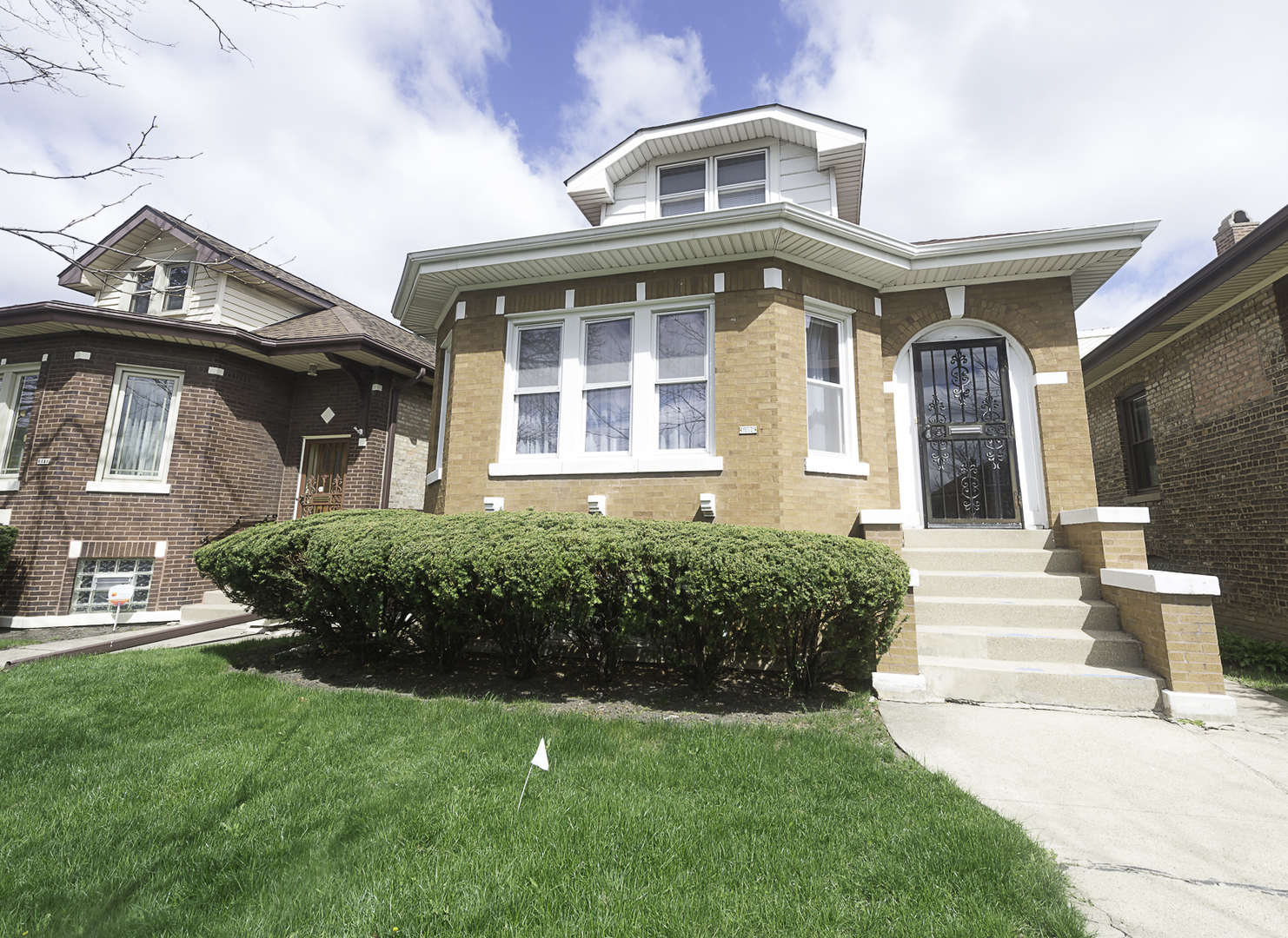 Property Photo:  6136 W Addison Street  IL 60634 