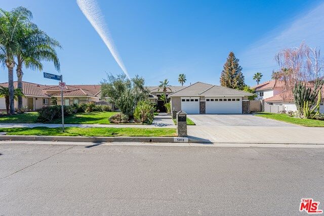 Property Photo:  5053 Bascule Ave, Avenue  CA 91364 