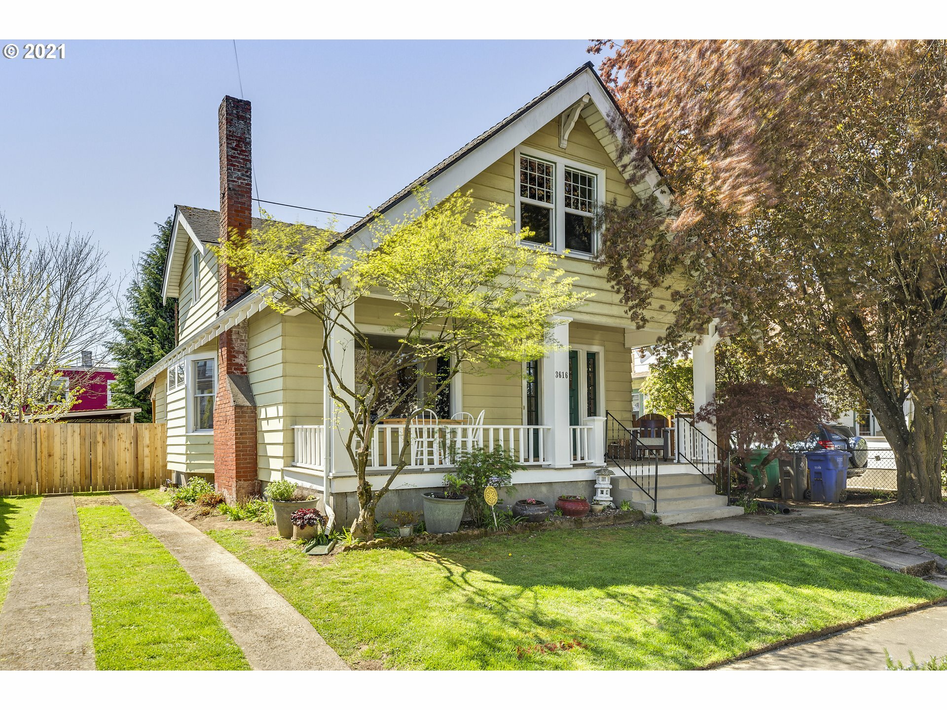 Property Photo:  3616 SE Caruthers St  OR 97214 