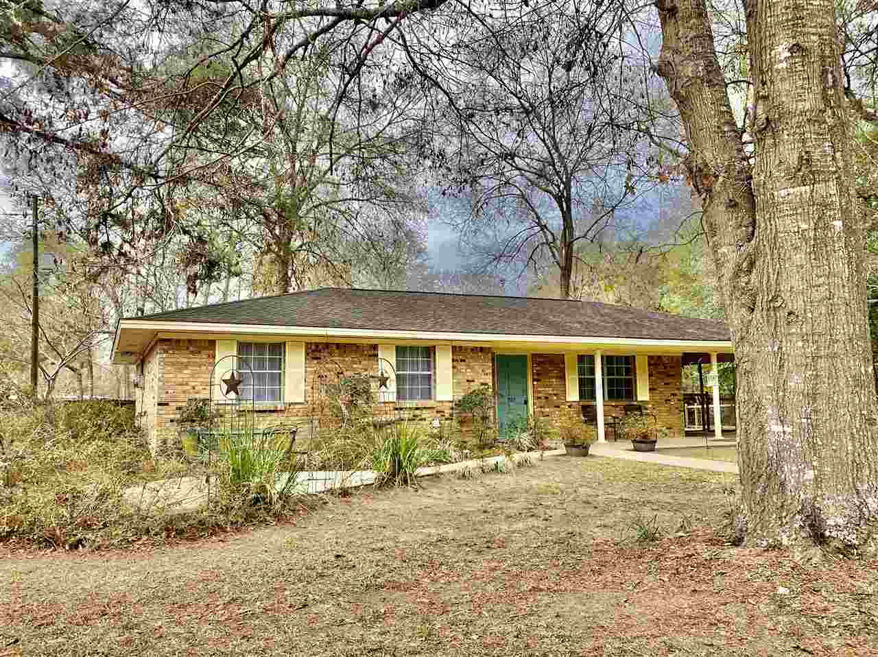 Property Photo:  929 N Nellius  TX 75979 