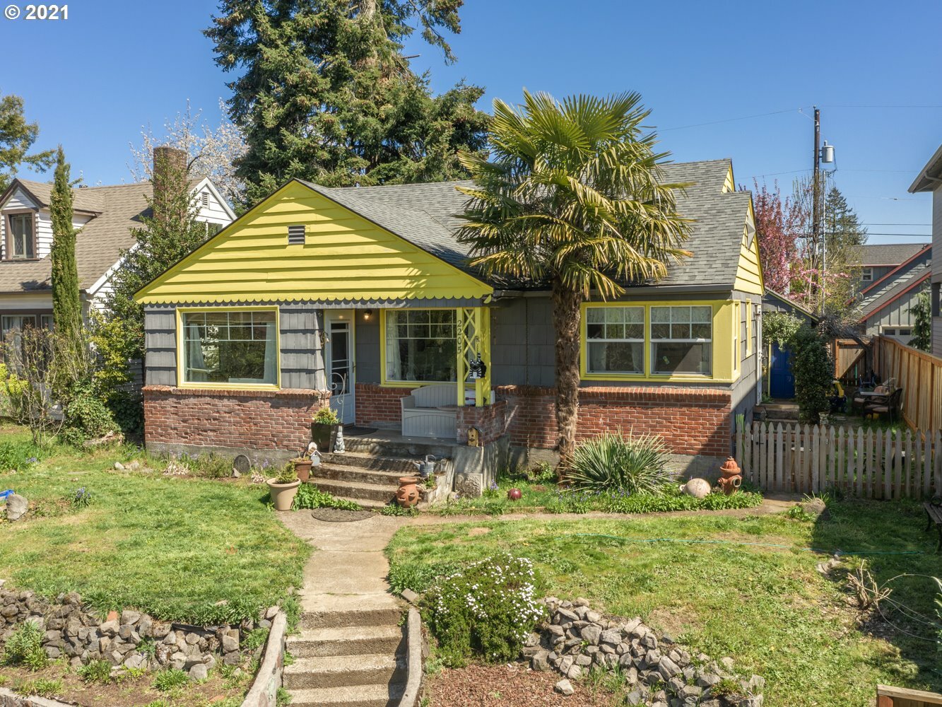 Property Photo:  2205 H St  WA 98663 