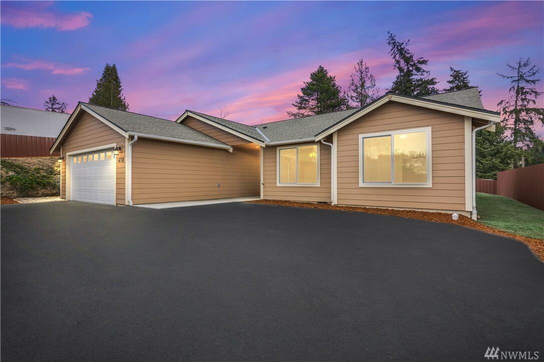 Property Photo: 418 Comet St C WA 98354
