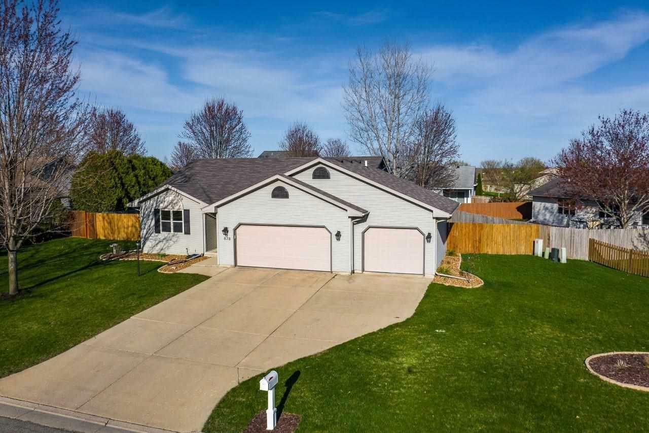 Property Photo:  878 Baneberry Dr  WI 53590 