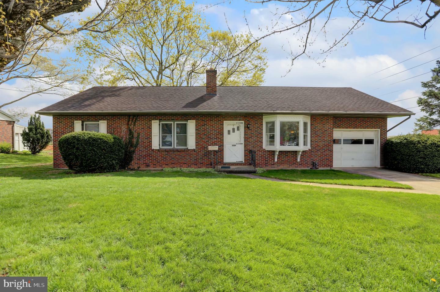 Property Photo:  108 W Lincoln Avenue  PA 17543 