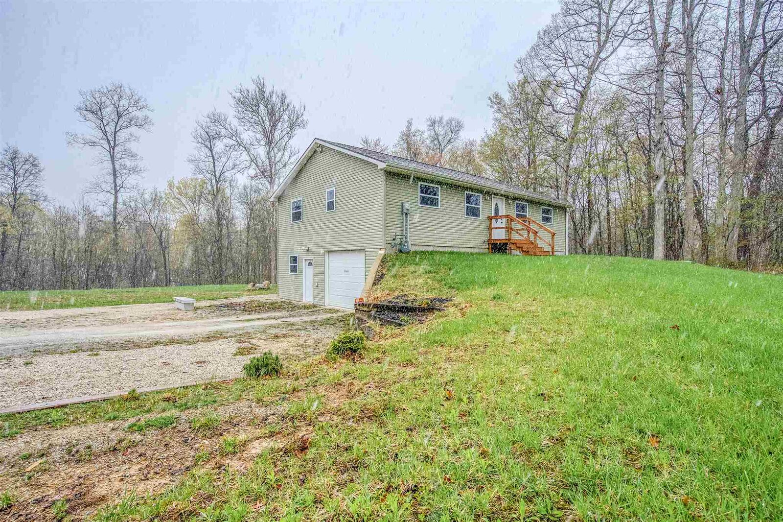 Property Photo: 2599 W 250 Road IN 46580