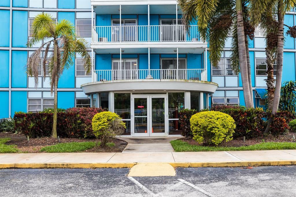 Property Photo: 3315 58th Avenue S 207 FL 33712