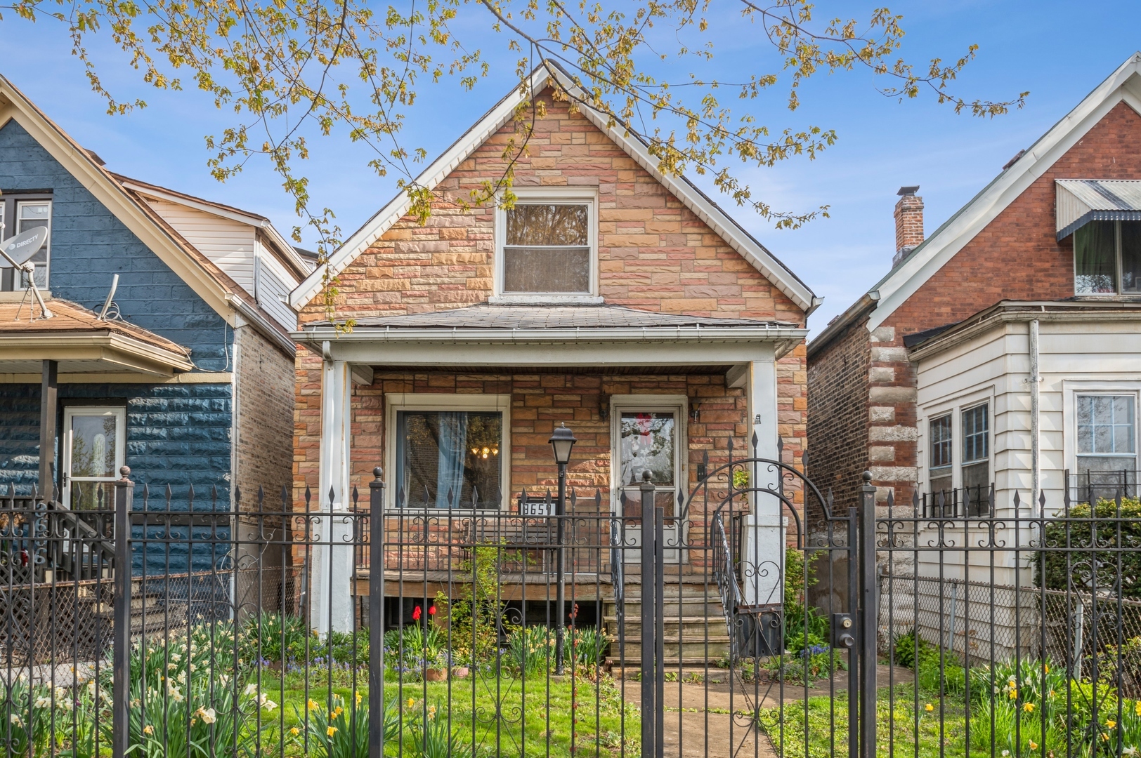 Property Photo:  3654 W Hirsch Street  IL 60651 