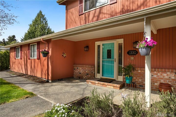 Property Photo:  1330 11th Ct SW  WA 98502 