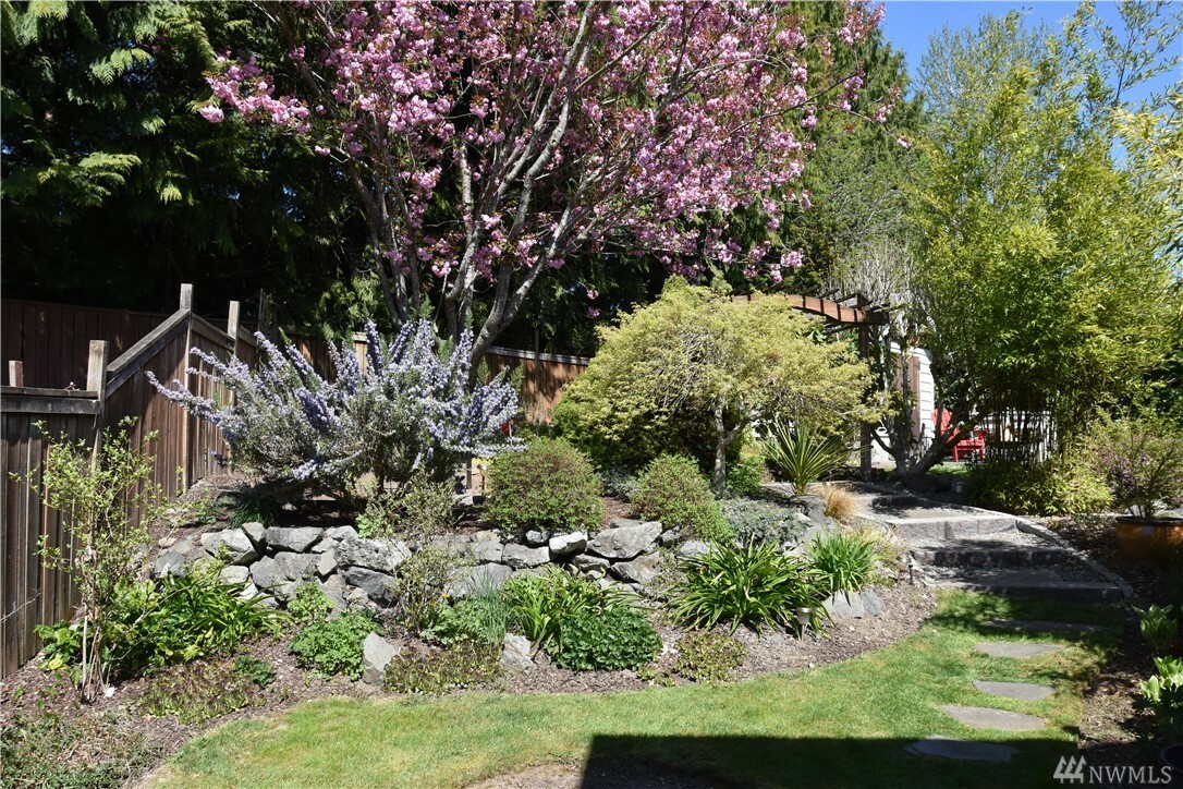 Property Photo:  3929 205th Place SW  WA 98036 