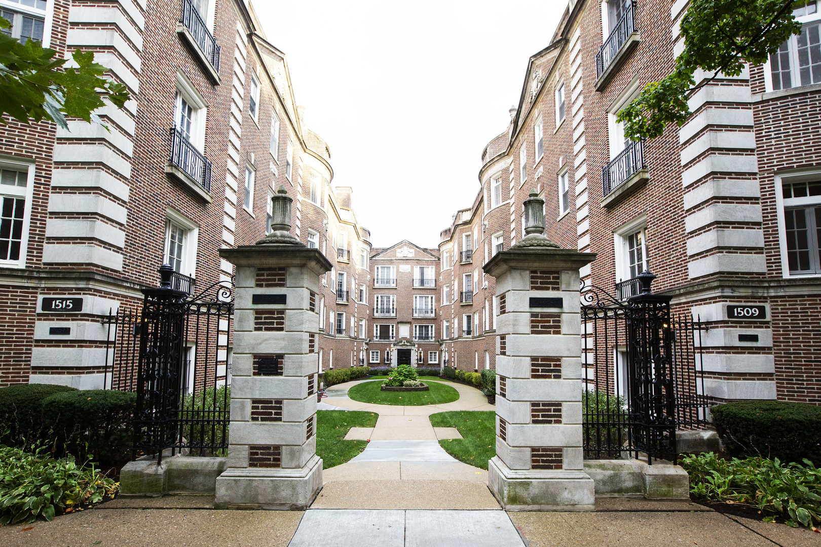 Property Photo: 1509 Hinman Avenue 1W IL 60201