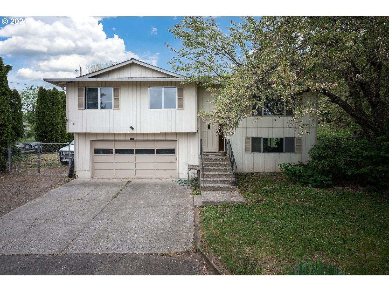 Property Photo:  13840 SE Holgate Blvd  OR 97236 