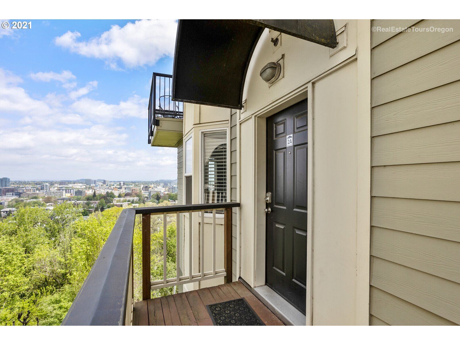 Property Photo: 402 NW Uptown Ter 2A OR 97210