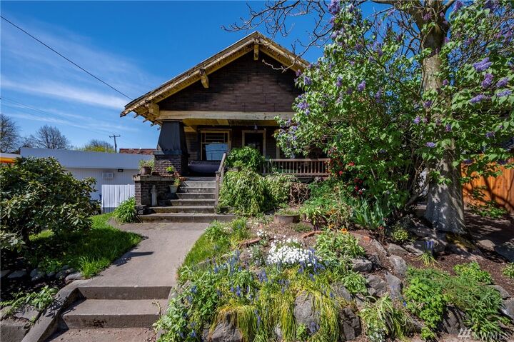 Property Photo: 4611 Fremont Ave N WA 98013