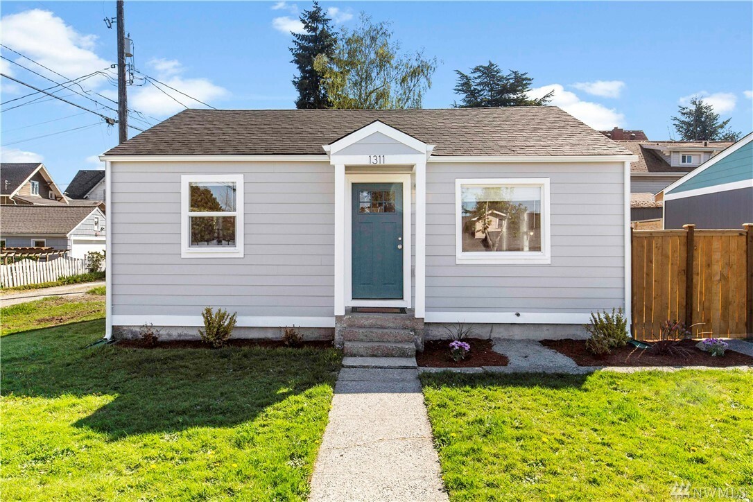 Property Photo:  1311 S Oakes St  WA 98405 