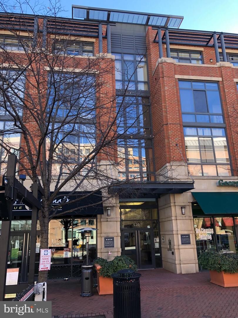 Property Photo:  520 John Carlyle Street 424  VA 22314 