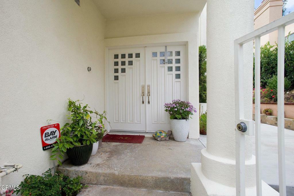 Property Photo: 989 Calle La Primavera CA 91208