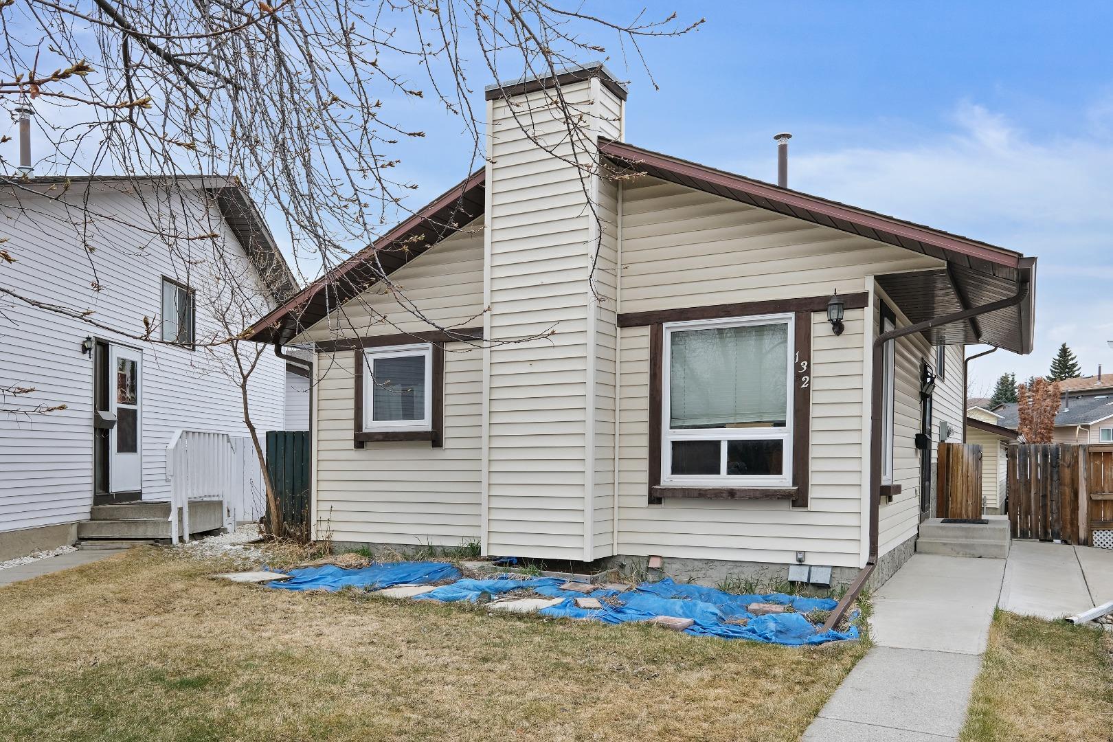 Property Photo: 132 Sandarac Way NW AB T3K 2Y3