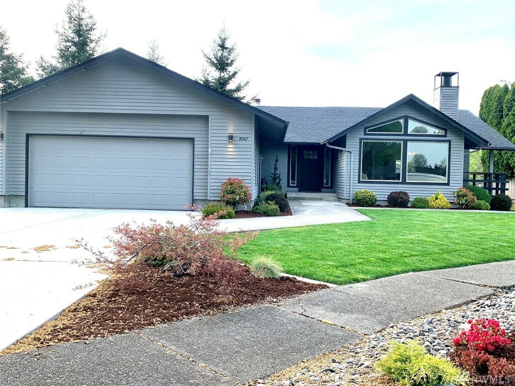 Property Photo:  4047 Rosewood St  WA 98632 