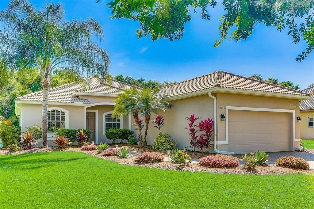 Property Photo: 14745 2nd Avenue Circle NE FL 34212