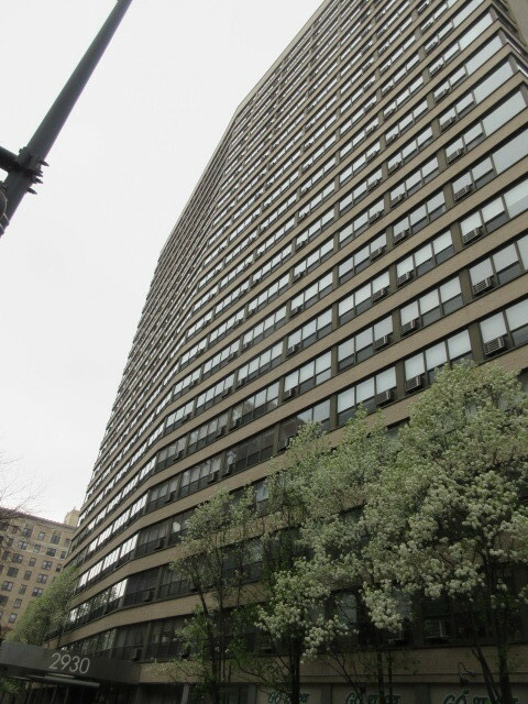 Property Photo: 2930 N Sheridan Road 410 IL 60657