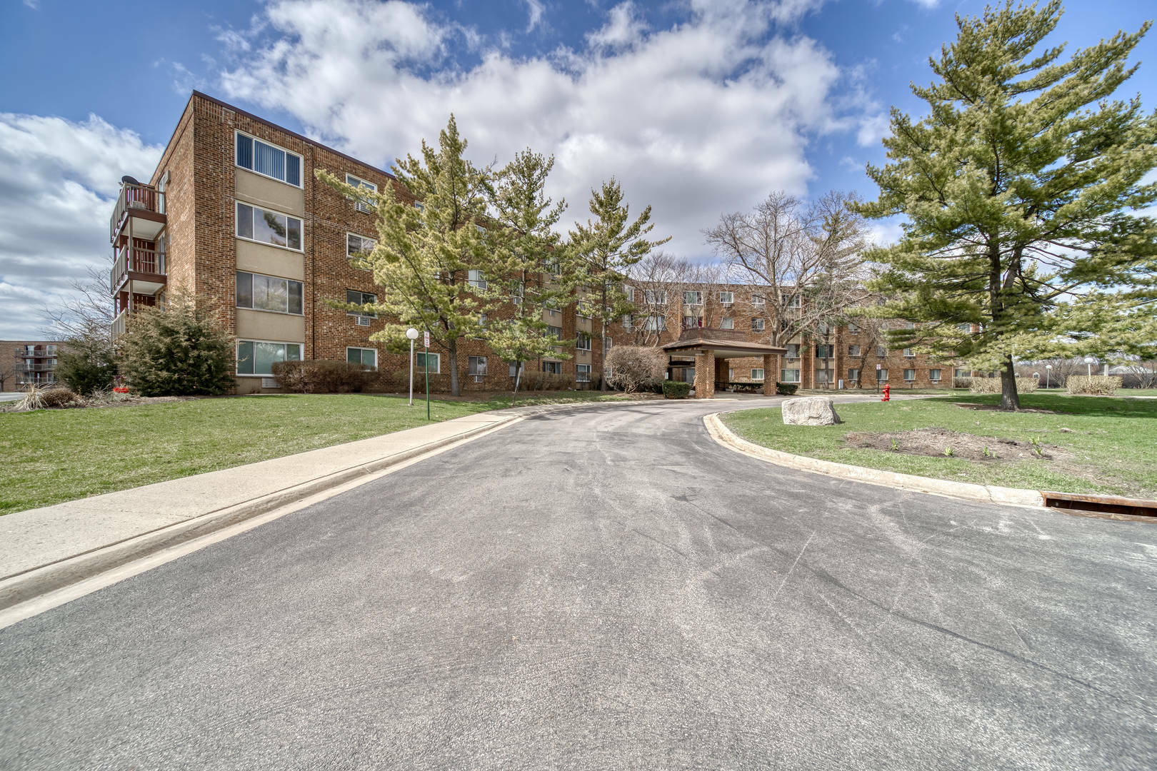 Property Photo:  1500 Robin Circle 202  IL 60169 